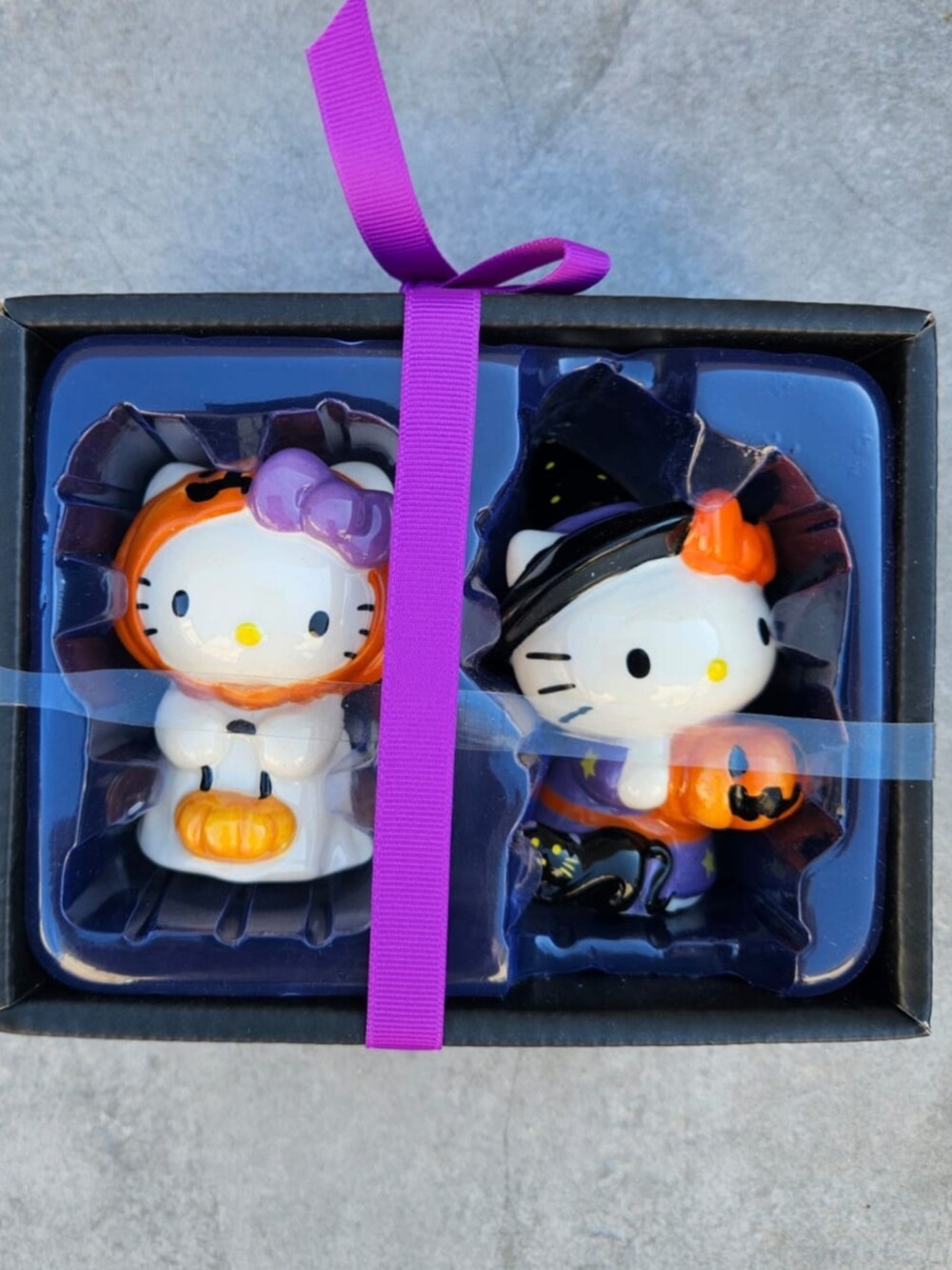 Hello Kitty & Friends Halloween Salt & Pepper Shaker Set – Hand Painted – New in - Picture 2 of 7